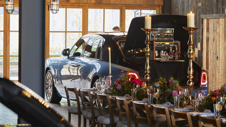 Μετέτρεψαν μία Rolls-Royce σε μπαρ!